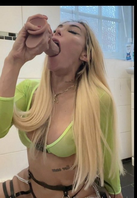 かわいい巨乳OnlyFans 無料 画像