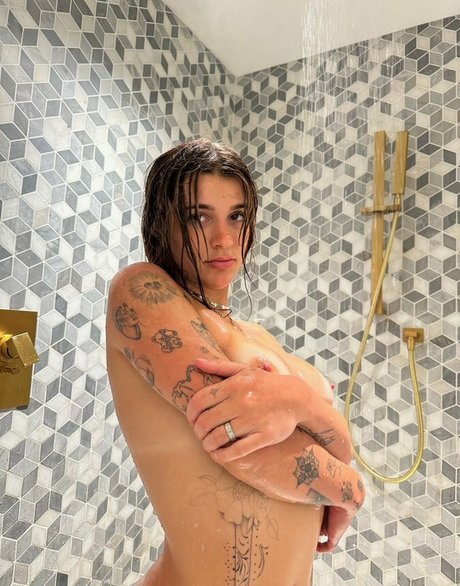 arikytska アダルトモデル 画像