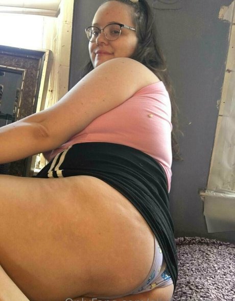 膨らみ OnlyFans ヌード 画像