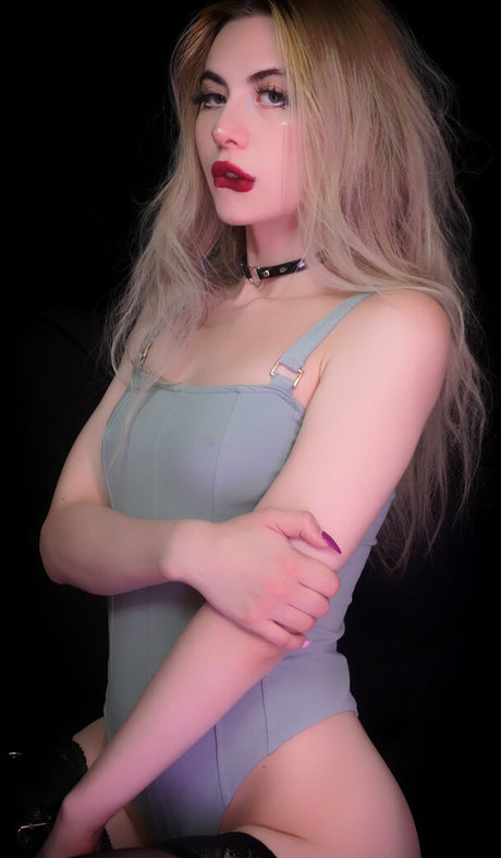 ASMR Onuri エロティックなスター 写真