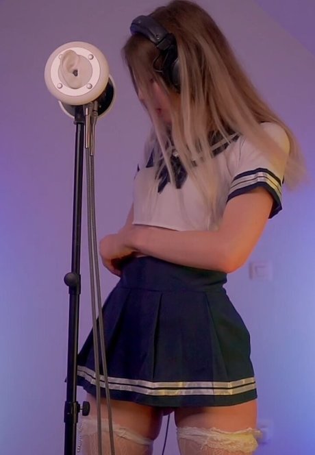 ASMR Onuri 裸のモデル 画像