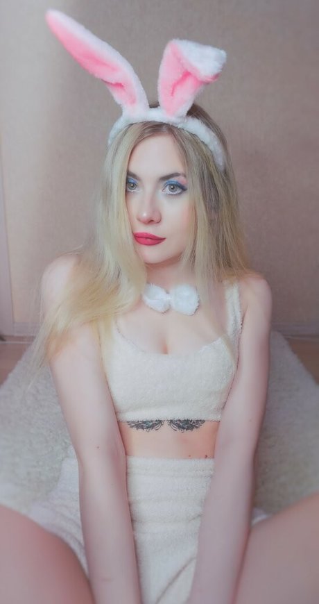 ASMR Onuri ヌードモデル 写真