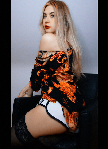 ASMR Onuri 独占スター 写真