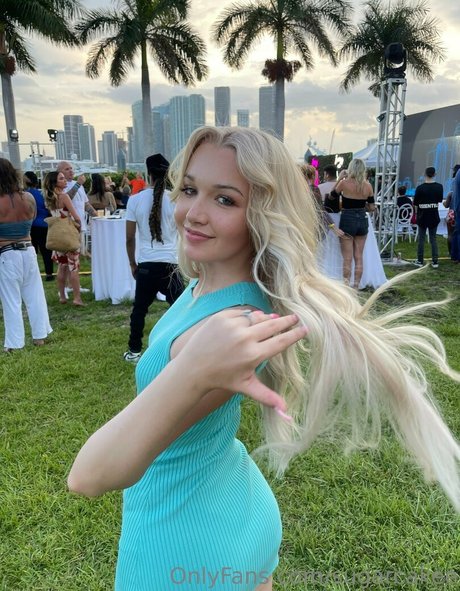 Ashhxpee アダルトモデル 写真