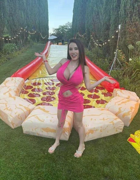 金髪中出しOnlyFans アダルト 画像