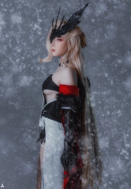 ぽっちゃりブロンドOnlyFans セクシー 画像