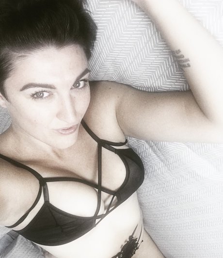 ぽっちゃりエモOnlyFans アートヌード 画像