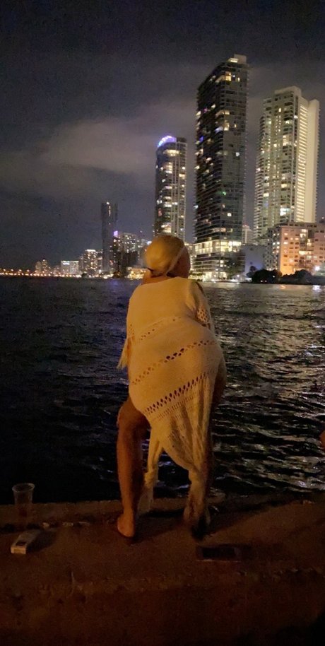 Valerie Rosario 完璧なスター ギャラリー