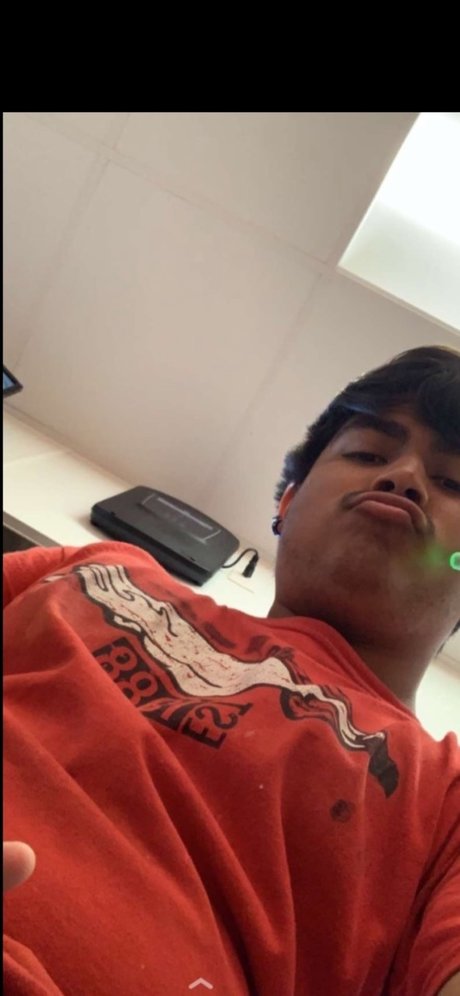 Ivan Not Sandoval 美しいスター 写真