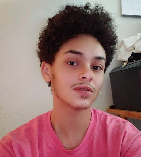 Kwame Violet ポルノモデル 画像