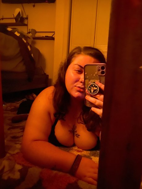 Ally Rose_ ヌードスター 写真