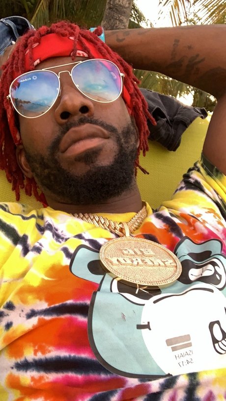 Wild Lifestyle Even Wilder Fans ヌードのポルノスター 写真