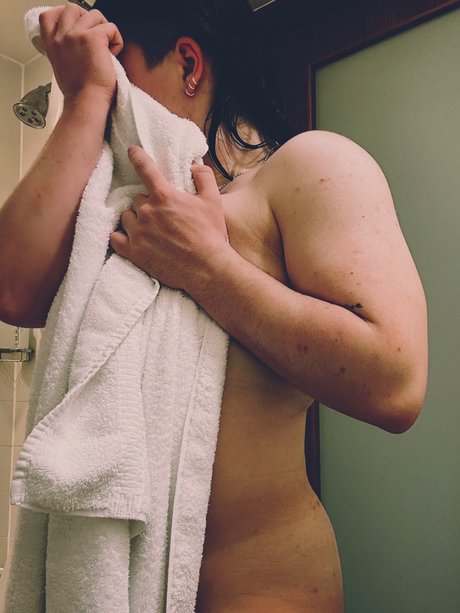 おばあちゃんの巨乳OnlyFans セクシーヌード ギャラリー