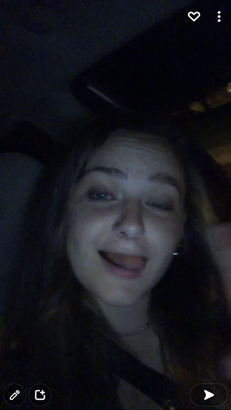 Adi s Average Life ポルノモデル 画像