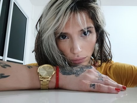 K M A エロティックなポルノスター 写真