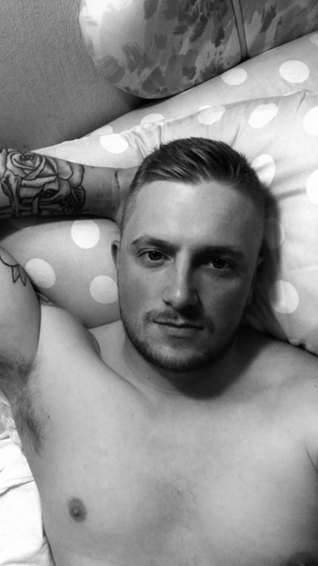 Nath93 セックスポルノスター ギャラリー