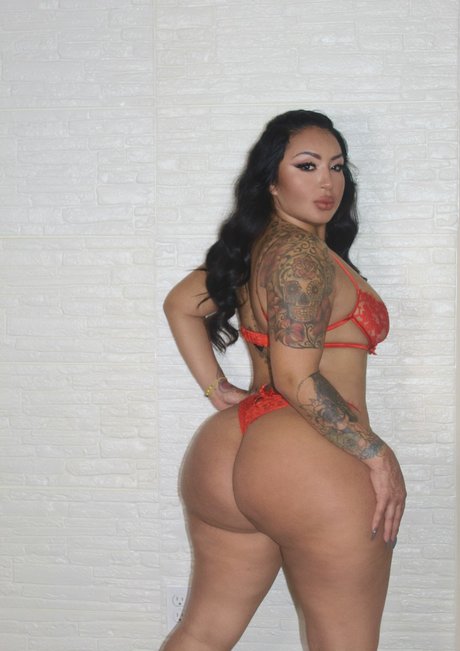 Onlyenvyxo エロティックなモデル 写真