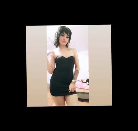 曲線美の赤毛OnlyFans ポルノグラフィック 画像