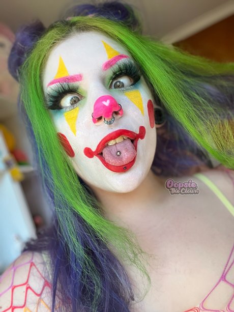 Oopsie The Clown_ ホットスター 写真