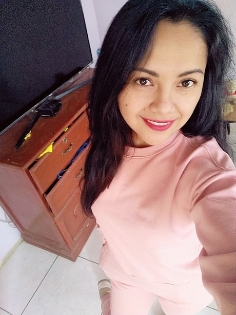 Angela Rojas HDモデル 画像