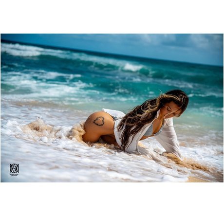 Cutie with a booty_ ヌードのポルノスター 写真