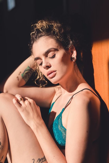 Clara Luas ヌードモデル 写真