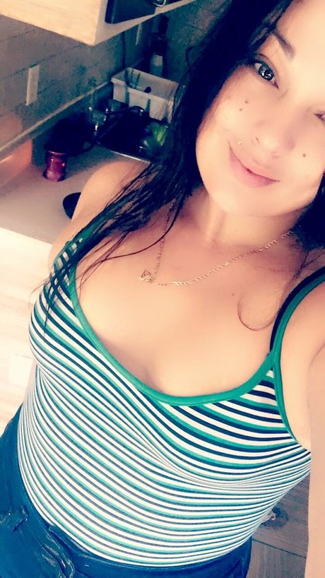 NaughtyPetiteLionne 裸の女優 写真