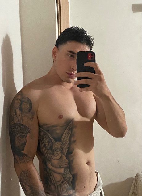 DANIEL OSORIO BETANCOURT 無料スター 写真