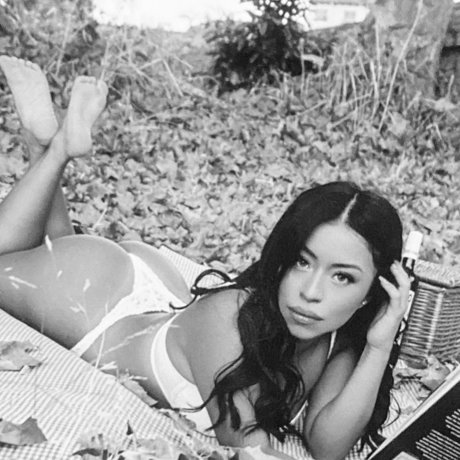 Daniela Beatriz アートモデル 画像