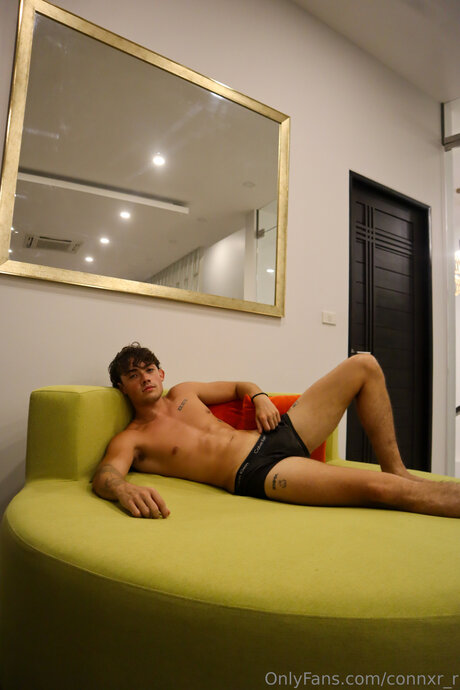 Connor Robinson 完璧な女優 写真