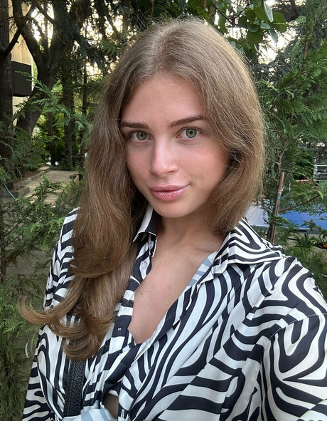 ルビーオンリーファン 無料ヌード 画像