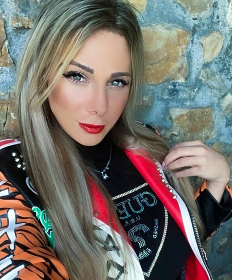 かわいい巨乳OnlyFans 美しい 画像