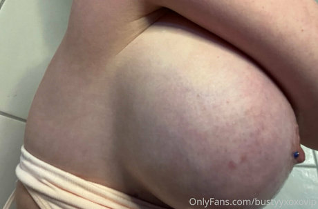 leoniagold アートモデル 写真