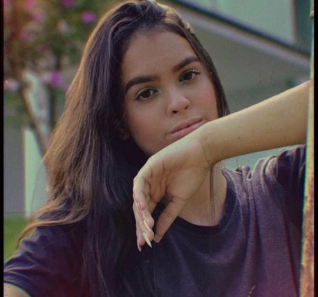 Izabelly Linhares ヌードモデル 画像