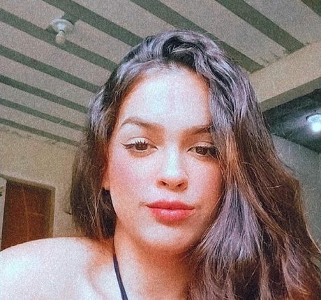 Izabelly Linhares ポルノスター 独占 画像