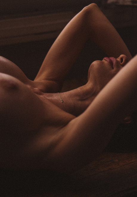 Budai Brigi 無料女優 写真