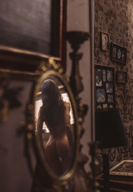 Budai Brigi アートポルノスター 写真