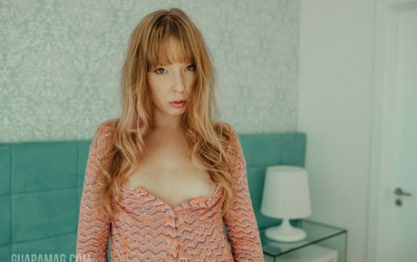 黒髪の熟女OnlyFans 美しいポルノ 写真