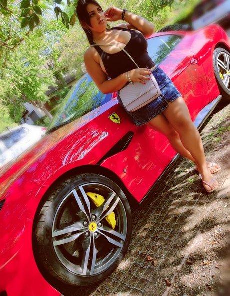 Jennifer Busty Latina 高品質モデル 写真