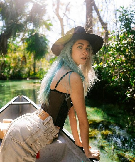 Melodi Flack エロティック女優 画像