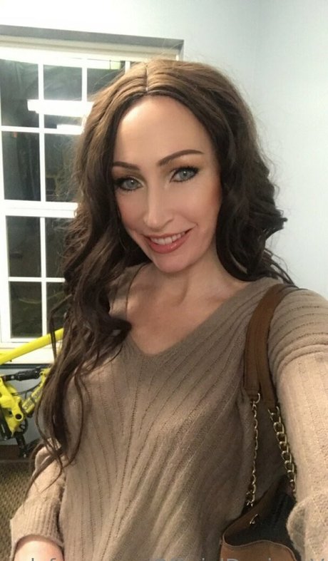 officialdavisonv 裸の女優 写真