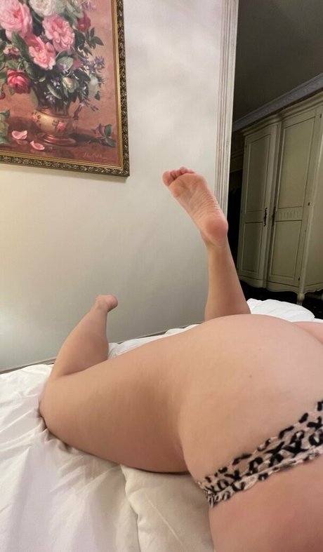 デカ尻ジーンズ OnlyFans ホット裸 画像