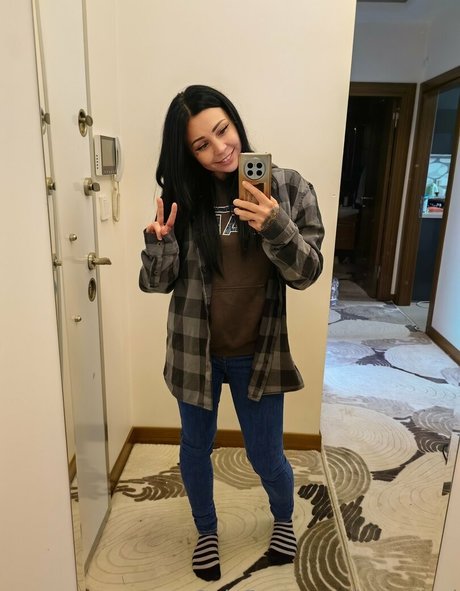 lola pixel ポルノスター 無料 画像