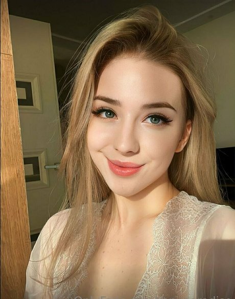 roni paradise かわいいポルノスター ギャラリー