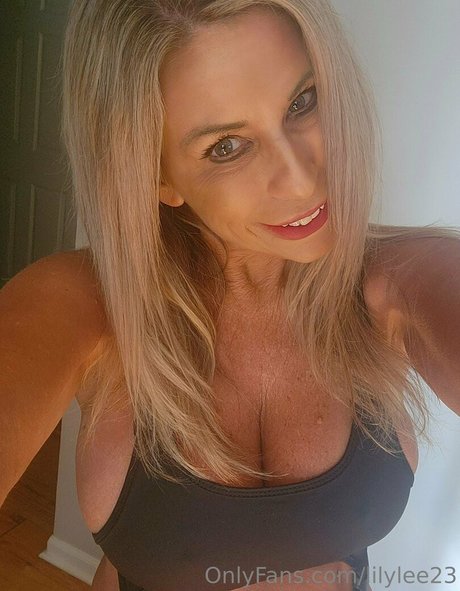 lilylee23 ポルノモデル 画像