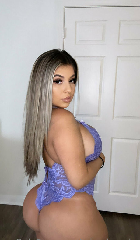 若いティーンのOnlyFans アートヌード 画像