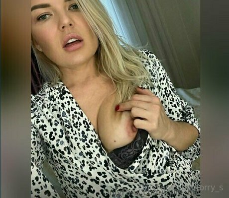 膨らみ OnlyFans 美しいヌード 写真