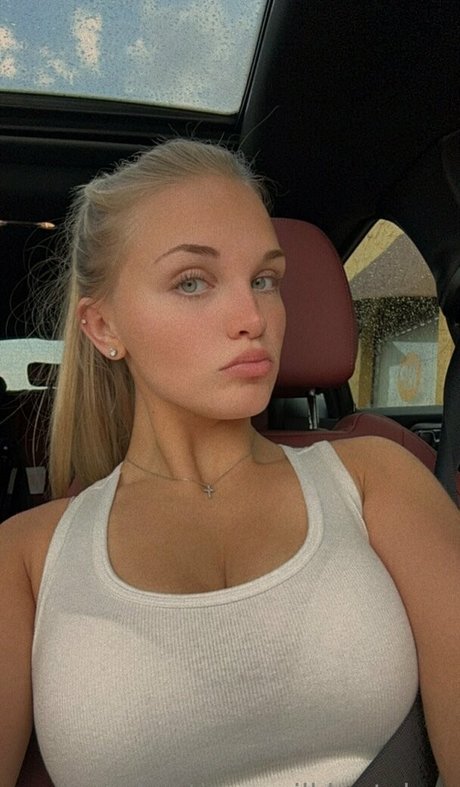 livelovelee アダルトスター 写真