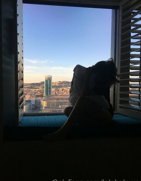 lolahale xo アートポルノスター 写真