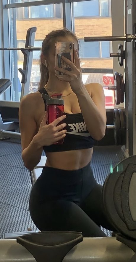 Romane Salvetti ポルノモデル 写真